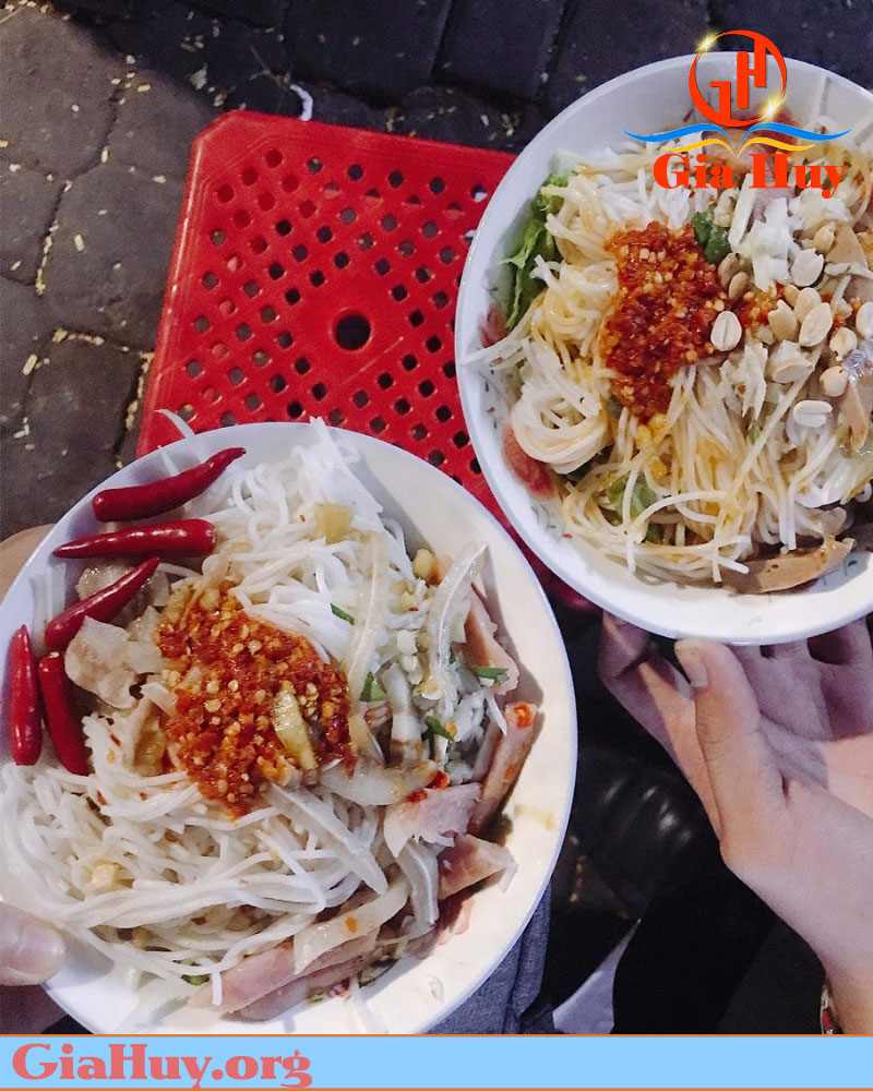 Cách ăn bún mắm nêm ở Đà Nẵng ngon